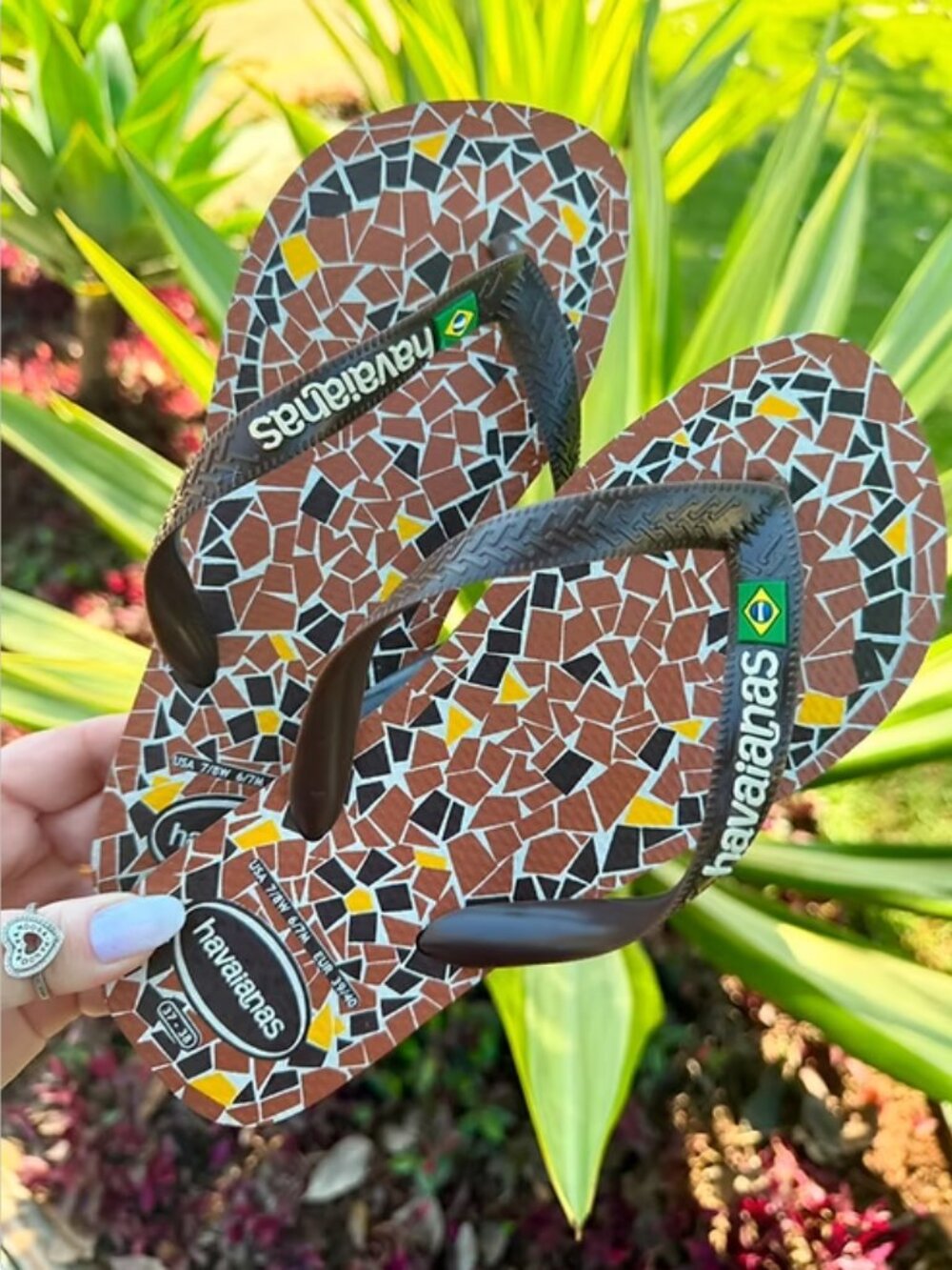 Havaianas Top Brazil Mosaic Flip Flops Brown Slides 7/8 RARE IN THE USA